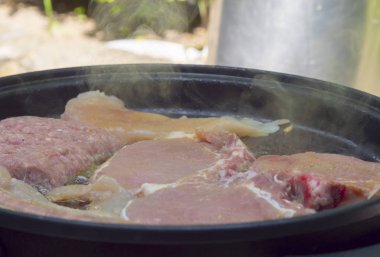 Elektrikli et ızgarasında pişirme