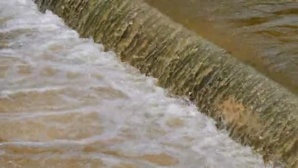 Каскадный макро водопада реки близко 4k — стоковое видео