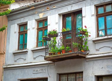 Güzel eski bir balkon.