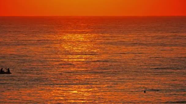 Схід сонця золоте море повільний рух 4k — стокове відео