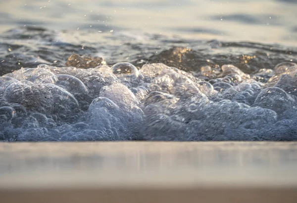 Dalgalar Deniz Kıyısı Makrosu Sıçratıyor Yaklaş — Stok fotoğraf