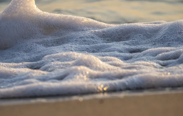 波のスプラッシュ ビーチ マクロ — ストック写真