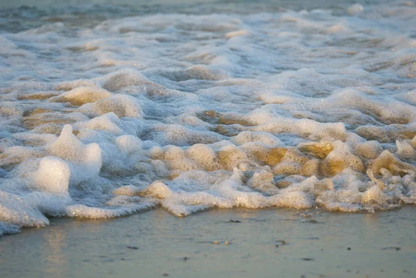 Onda Spruzzi Mare Spiaggia Macro Primo Piano — Foto Stock