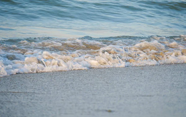 波浪飞溅的海滩宏观 — 图库照片