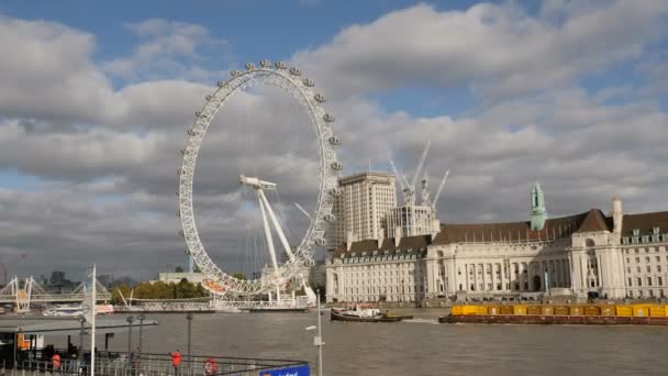 2017年10月20日 伦敦眼的滑动拍摄在泰晤士河南岸 Transitiion 与贴纸杆 — 图库视频影像