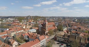 Hava. Kilise St Francis Xavier ve Belediye Meydanı merkezinde Kaunas, Kaunas, Litvanya yukarıda.