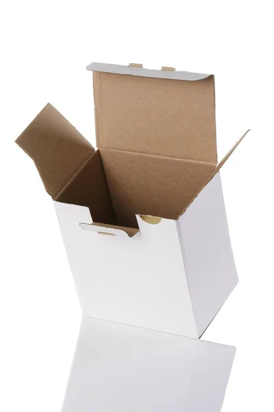 Caja de papel abierta sobre fondo blanco — Foto de Stock