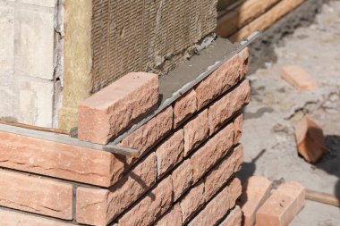 tuğla üstüne bir mineral yalıtım döşeme