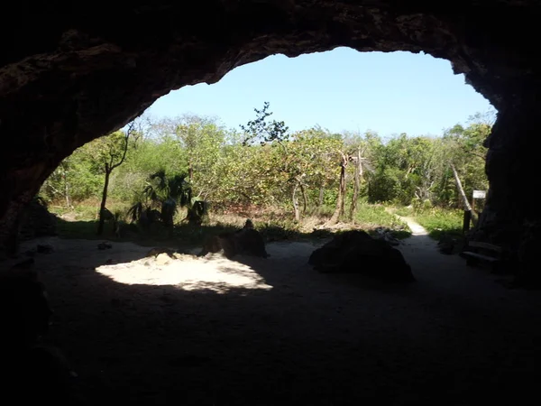 Looking Out Preachers Cave Eleuthera — Stock Photo, Image