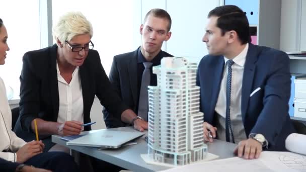 Architekturprojekt braucht etwas Arbeit — Stockvideo