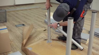 Tablo için satış müdürü montaj