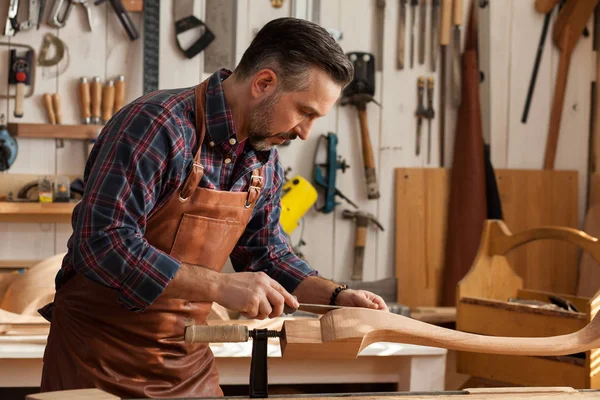 Joiner faz a perna de Cabriole para mesa vintage Fotografia De Stock