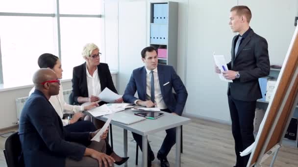Débat animé sur le rapport 
