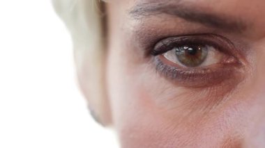 Benim iş - benim kararım! / aşırı bir kahverengi göz orta yaşlı bir kadının yakın çekim. İnatçı, korkusuz ve kendinden emin shes görebilirsiniz