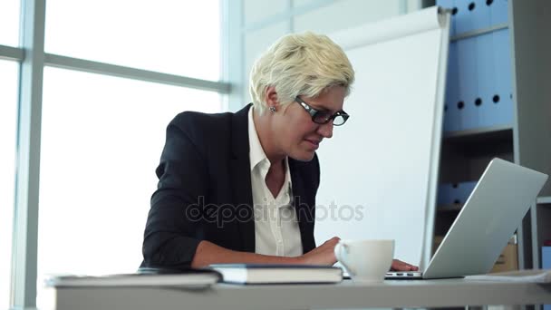Whos Good Girl Good Girl Business Woman Workplace She Wrote — Stock Video
