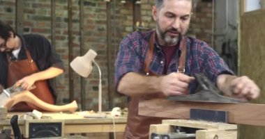 Gelecek iş için hazırlanıyor kayın ahşap dolap Maker uçakları