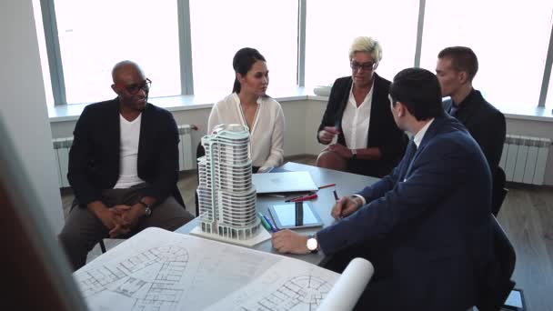 International Business Team Discusses a New Construction — Stock Video