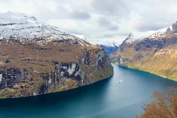 Geiranger vista fiordo dal punto di vista Onesvingen — Foto Stock