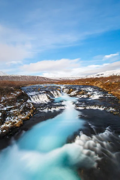 Larga exposición de agua azul en la cascada de Bruarfoss —  Fotos de Stock