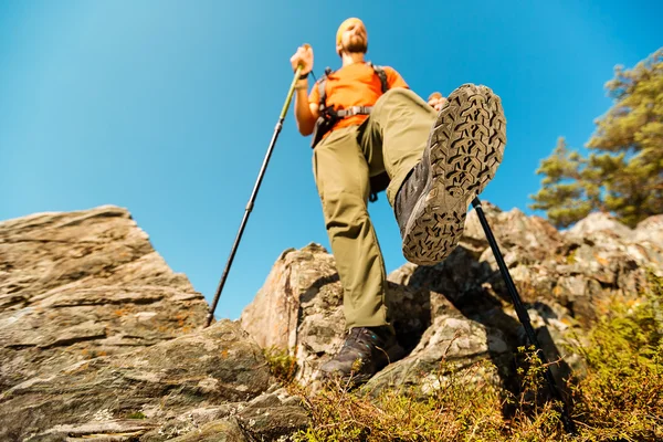 Concept, Young male with beard is traveling through the mountain, tourist rucksack standing on rock hill while enjoying nature view, summer holidays in mountains — Stock Photo, Image