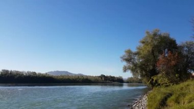 Yaz, manzara, doğa, görünümü dere, nehir manzaralı kıyıdan dağ Nehri