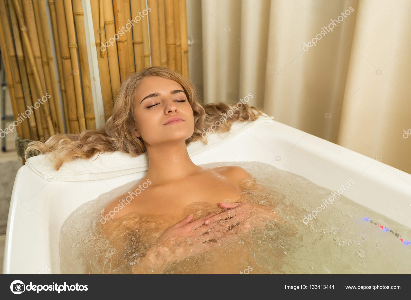 picture-of-naked-girl-in-jacuzzi-amatuer-horny-pussy