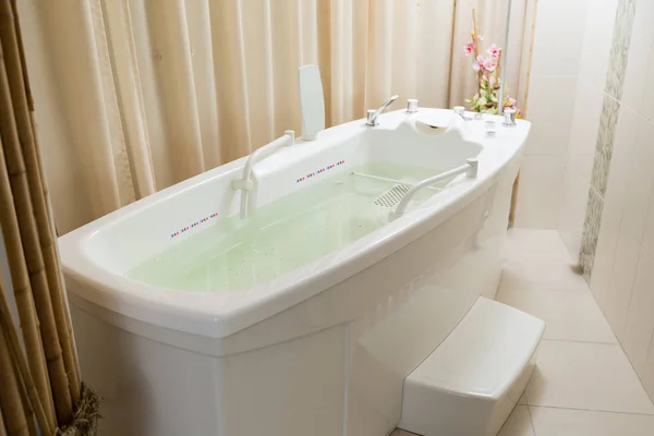 Empty jacuzzi, tub filled with water in the spa — Stock Photo, Image