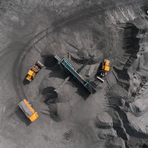Povrchový důl, porodí třídění, těžba uhlí, těžební průmysl — Stock fotografie