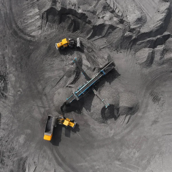 Öppna pit gruva, ras sortering, gruvdrift kol, utvinningsindustrin — Stockfoto