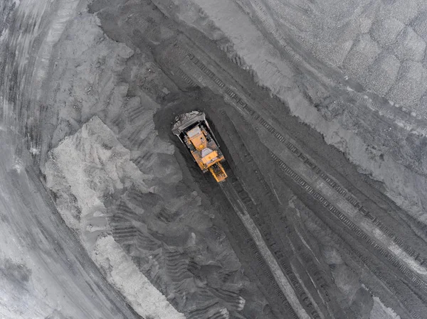 Ανοιχτό λάκκο ορυχείο, φυλή διαλογής, εξόρυξη άνθρακα, εξορυκτική βιομηχανία — Φωτογραφία Αρχείου