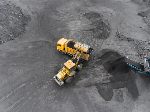 Open pit mine, breed sorting, mining coal, extractive industry — Stock Image Open pit mine, breed sorting, mining coal, extractive industry Royalty Free Stock Photos