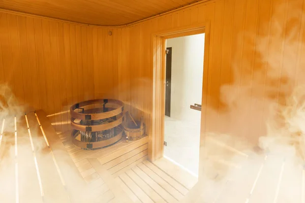 Interior da sauna finlandesa, sauna clássica de madeira — Fotografia de Stock