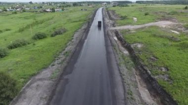 UHD, ülke road köyde orman, banliyösünde, köy, yukarıda vurdu panorama havadan görünümü