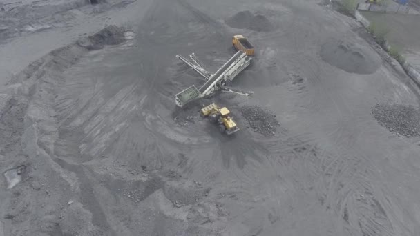 Карьер, сортировка пород, добыча угля, добывающая промышленность — стоковое видео
