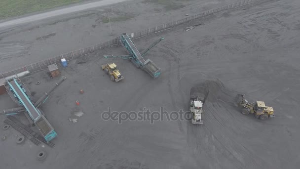 Mina a cielo abierto, selección de razas, minería de carbón, industria extractiva — Vídeo de stock