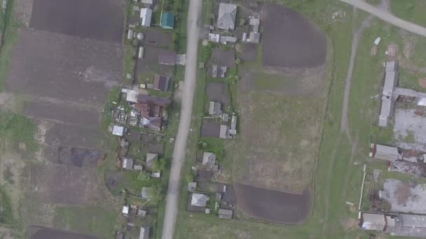 Vista aérea panorámica de la aldea, suburbio, pueblo, arriba — Vídeo de stock