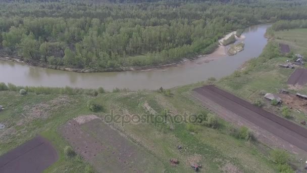 Yukarıda nehir, orman, banliyösünde, köy, yazlık Köyü Panorama havadan görünümü Uhd atış — Stok video