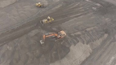 Panorama havadan görünümü UHD 4 k, açık çukur madeni, atış doğurmak sıralamayı, madencilik kömür, Ekstraktif sanayi