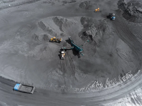 Open pit mine RAS sorteren, mijnbouw kolen, winningsindustrie antraciet, kolenindustrie — Stockfoto