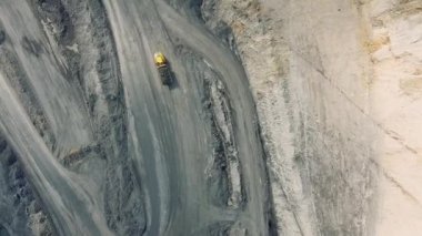 Panoramik hava görünümünü çekim, açık çukur maden, madencilik, taş ocağından taş çıkarma Ekstraktif sanayi, iş sıyırma Damper, kömür
