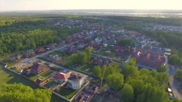 Panorama Flygfoto över på bostadshus i landsbygden, promenad och förortsområden i bostadsområden — Stockvideo
