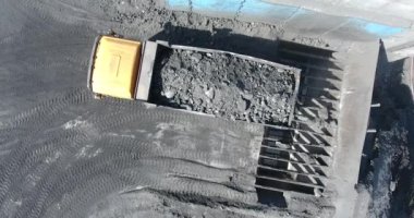 Damperli kamyon kömür emme kömür kaldırır. Damper kaldırma, taş ocağı, yüksek kaliteli Antrasit.