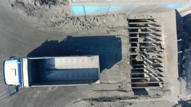 Damperli kamyon kömür emme kömür kaldırır. Damper kaldırma, taş ocağı, yüksek kaliteli Antrasit.