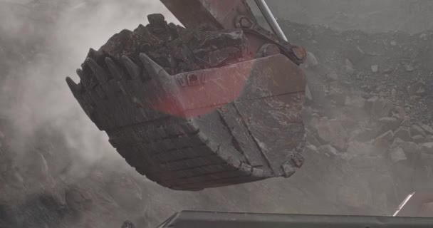 Slow motion loading of an excavator into mining truck. Close-up Excavator loading coal in big dump trucks. Coal as source of thermal energy. Loading of coal truck using excavator slow motion — 비디오