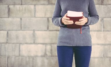 Kutsal İncil Hristiyanlık kavramı.