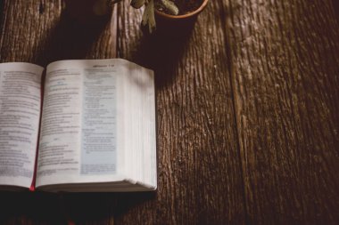 Kutsal İncil Hristiyanlık kavramı.