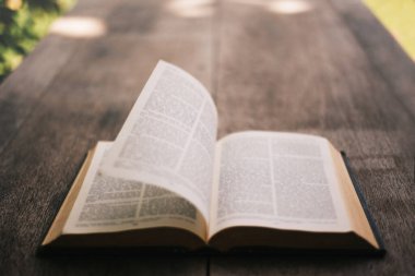 Kutsal İncil Hristiyanlık kavramı.