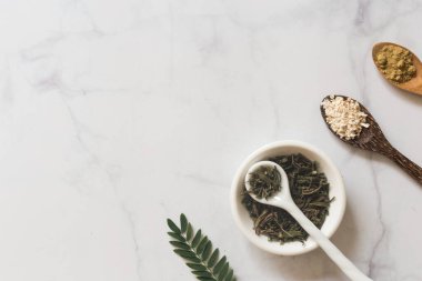 Laboratuvarda doğal bitkisel ilaçlar. Marijuana.zerde.besin, sağlıklı ve sağlıklı.
