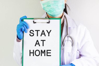 Kadın doktor kendini kurtarmak için 