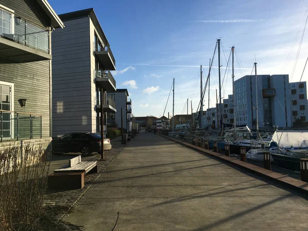 Odendicht, Hafenhäuser im Winter am Wasser, Boote, schöner ruhiger Ort zum Leben. Dänemark — Stockfoto